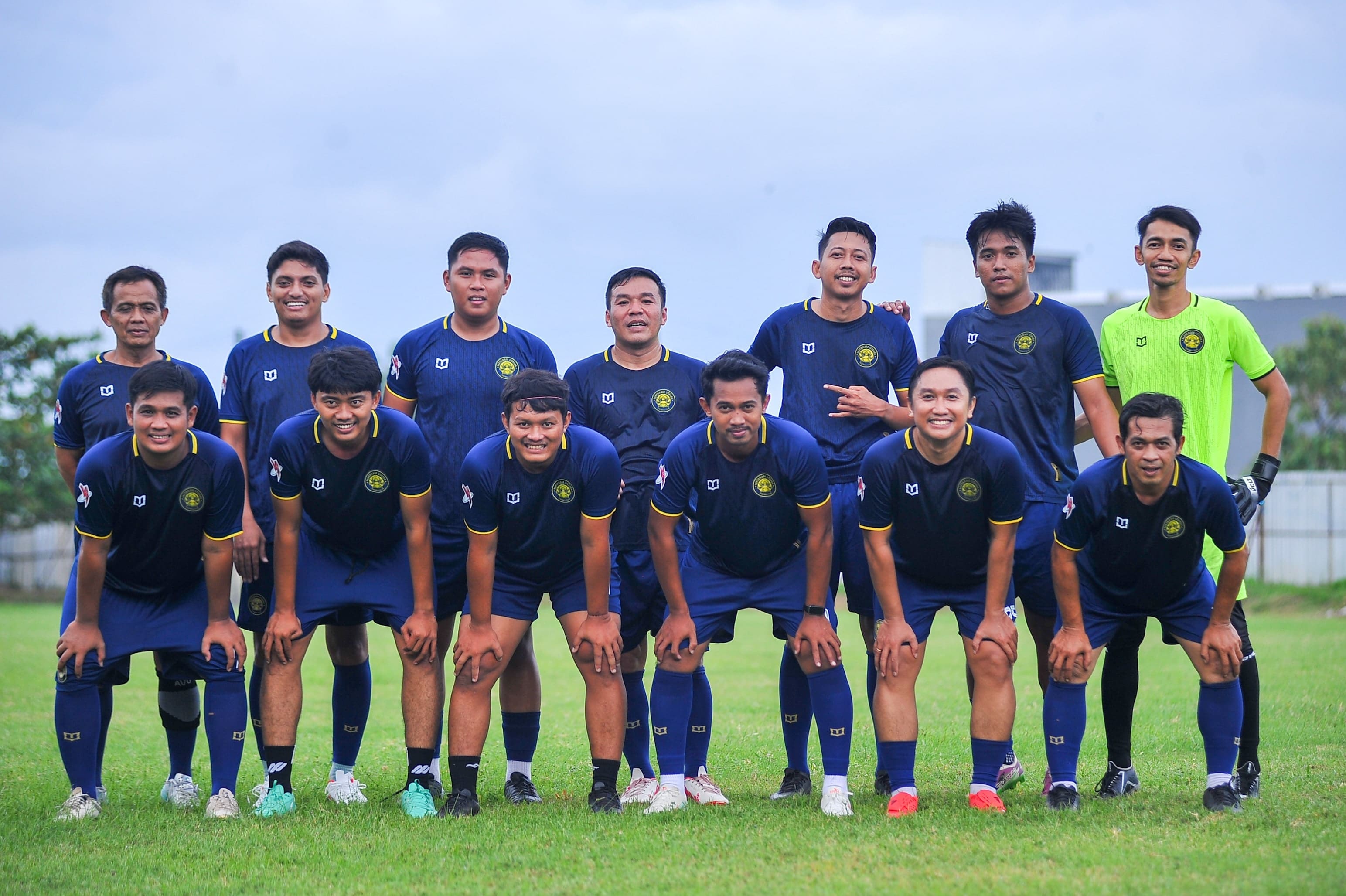 Pertandingan Persahabatan Tim Pelatih dan Ofisial MUFC vs Dokar UAD